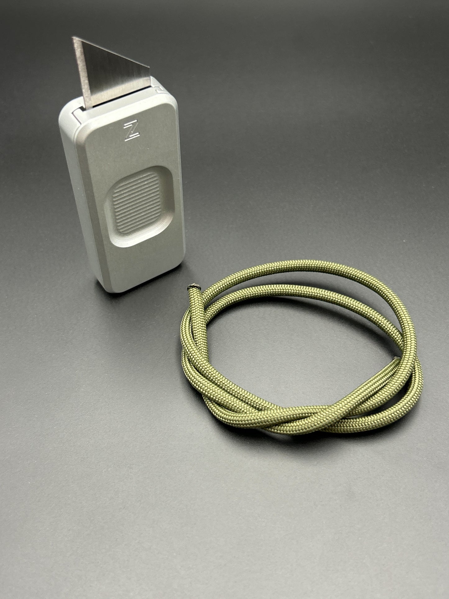 Green paracord loose
